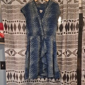 Converse One Star Blue and Black Patterned V-Neck Top